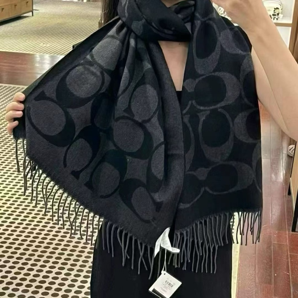NWT Coach Signature Oversized Muffler，97% wool, 3% cashmere - Picture 4 of 8